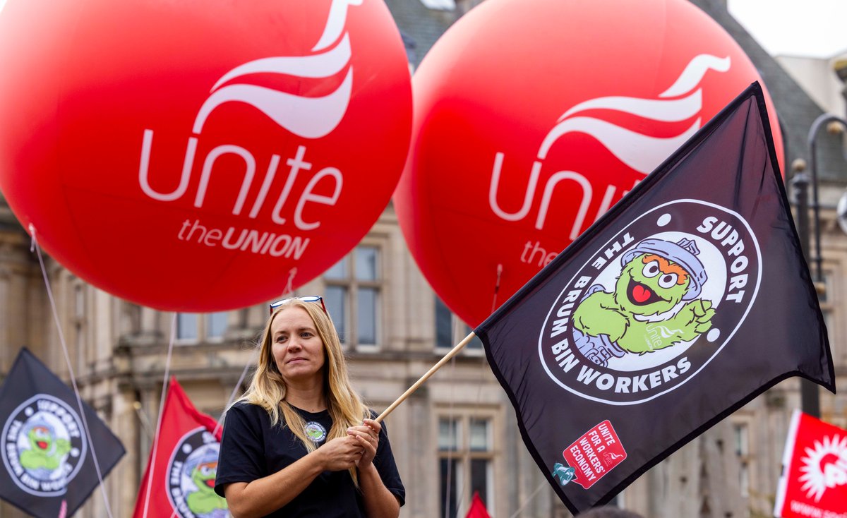 unitetheunion's tweet image. 📣 Agency workers on Birmingham bins are speaking out &amp;amp; walking out:
“I have been an agency worker on the bins for 9 years and have never been considered for a full-time job&quot;
“Me &amp;amp; my colleagues have been bullied &amp;amp; victimised &amp;amp; constantly put under pressure to complete our rounds…