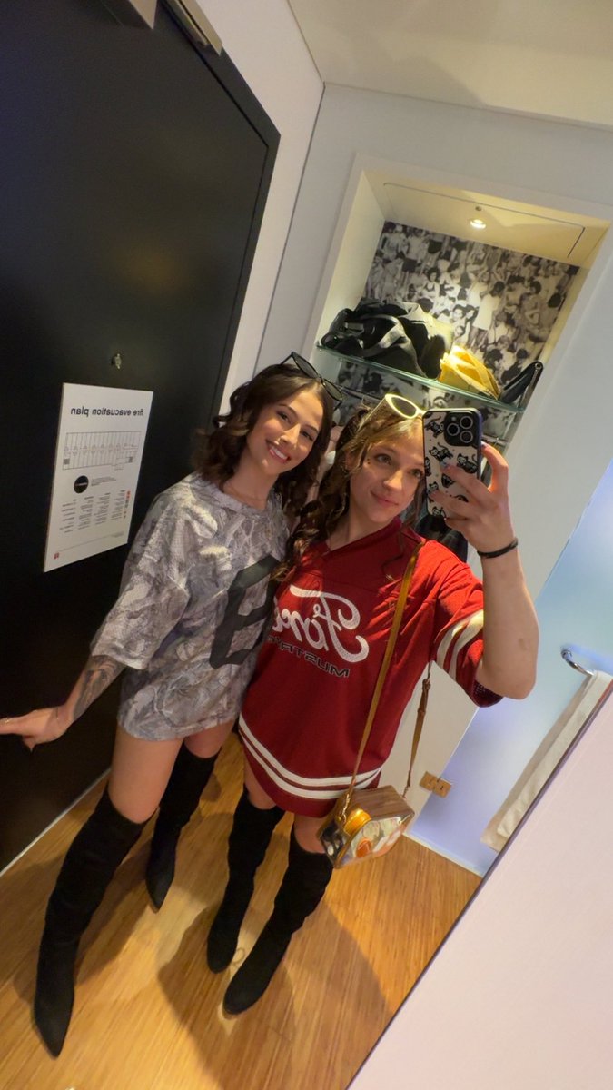 prettyndpsycho's tweet photo. girls weekend dc trip for breezy bowl xx https://t.co/jV1XitVd1d