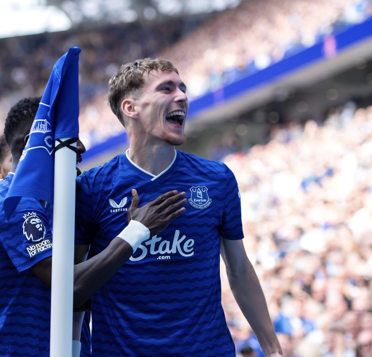 After finalising the contract for Tarkowski, and soon to be Pickford, Everton are getting close to rewarding Garner with a new contract.

More than deserved, often goes unnoticed but what he gives the team with his work rate on &amp; off the ball plus his versatility is brilliant 👏