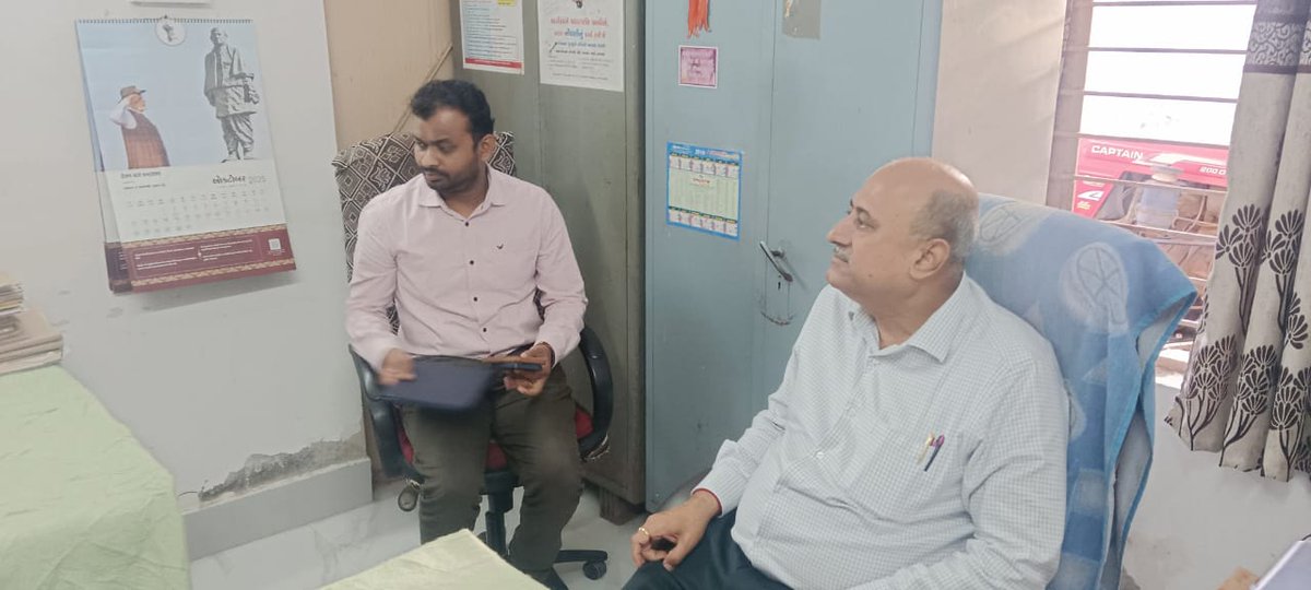 જોડિયા તાલુકાની મુલાકાત લઇ બાલંભા ગામે સંપુર્ણ દફતર તપાસણી કરી રેકર્ડ દુરસ્ત કરવા, સરકારી યોજનાઓનો લાભ મેળવવામાં ગ્રામજનોને મદદરૂપ થવા, દબાણ તથા વસુલાત અંગેની કાર્યવાહી ઝુંબેશ સ્વરૂપે કરવા સુચના આપી.
<a href="/CMOGuj/">CMO Gujarat</a> <a href="/JayantiRavi/">Jayanti Ravi</a> <a href="/infojamnagargog/">Info Jamnagar GoG</a>