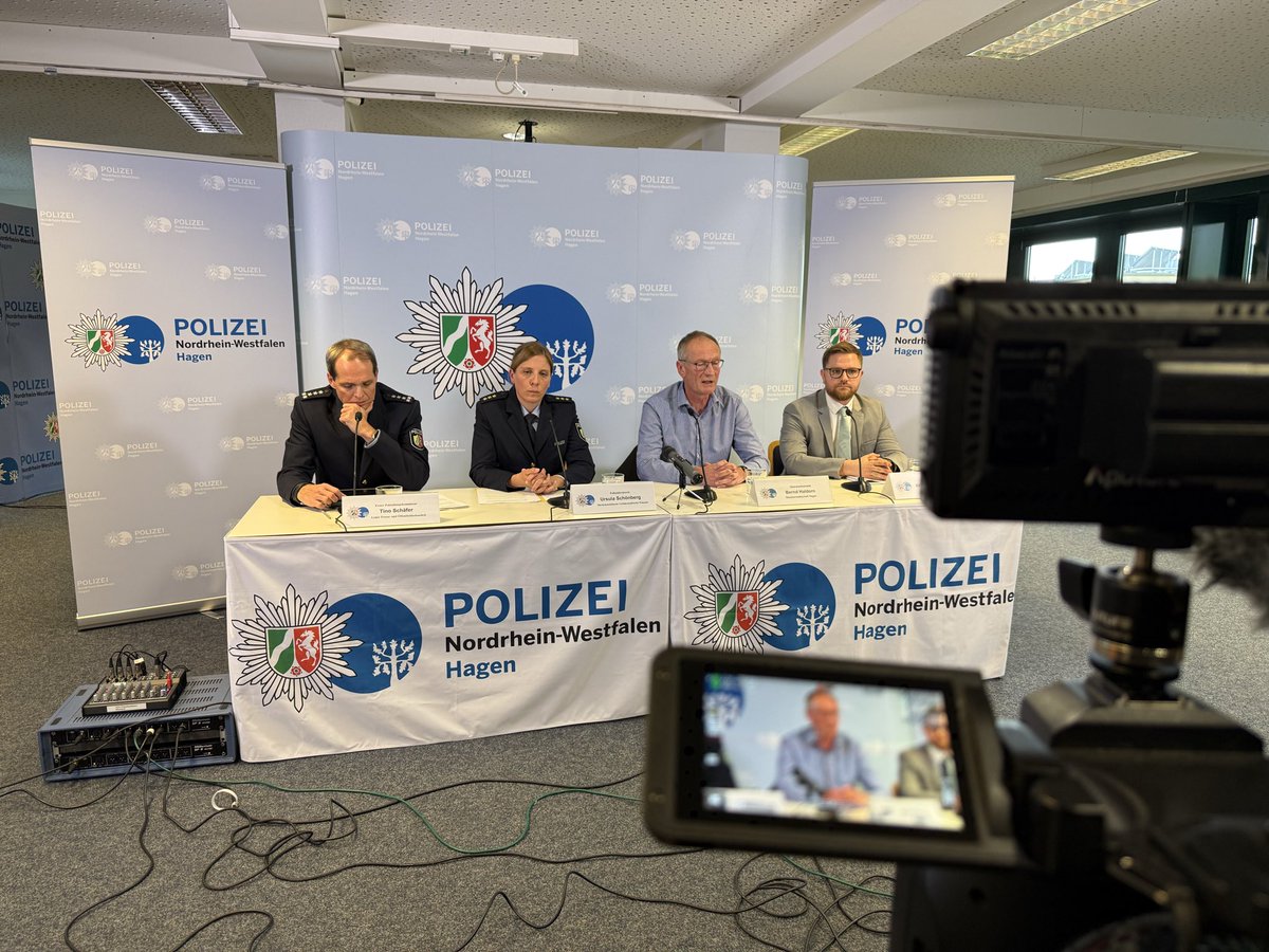 Behörden geben bekannt: 17 jährige Adoptivtochter soll auf Iris Stalzer (Bürgermeisterin, #Herdecke) eingestochen haben.

Gute Nachricht aus dem Krankenhaus: Stalzer ist außer Lebensgefahr