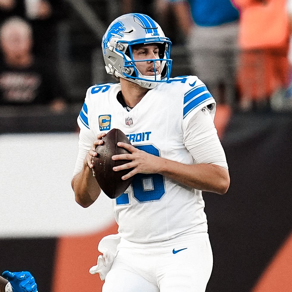 LionsPR's tweet photo. Among all @NFL QBs this season, @Lions QB @JaredGoff16 ranks:

- 1st in passing TDs (12)
- 1st in completion % (75.2%)
- 2nd in passer rating (120.7)
- 2nd in passing TD % (8.3%)
- t-4th in 25+ yard passes (11)
- 5th in passing 1st downs (61)

#OnePride https://t.co/m3gPNTyG6Y