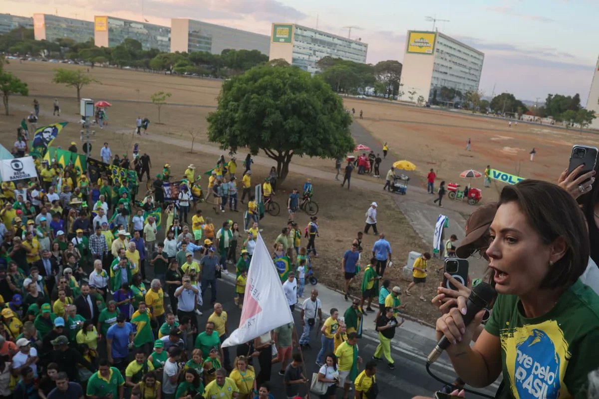 ahsokataahno's tweet photo. @GayerGus @Mi_Bolsonaro "Milhares" https://t.co/7o1F9EoUCn
