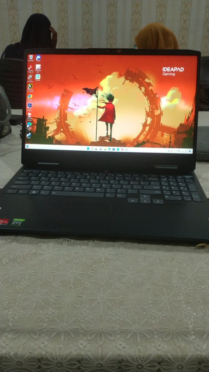 Got a new laptopp with my own money yayyyy (need to borrow some moolah since I ain't getting paid yet)

Not my target laptop but I managed to get a 4050 instead of 3050 so it's still good
Now I can play Roblox in HD