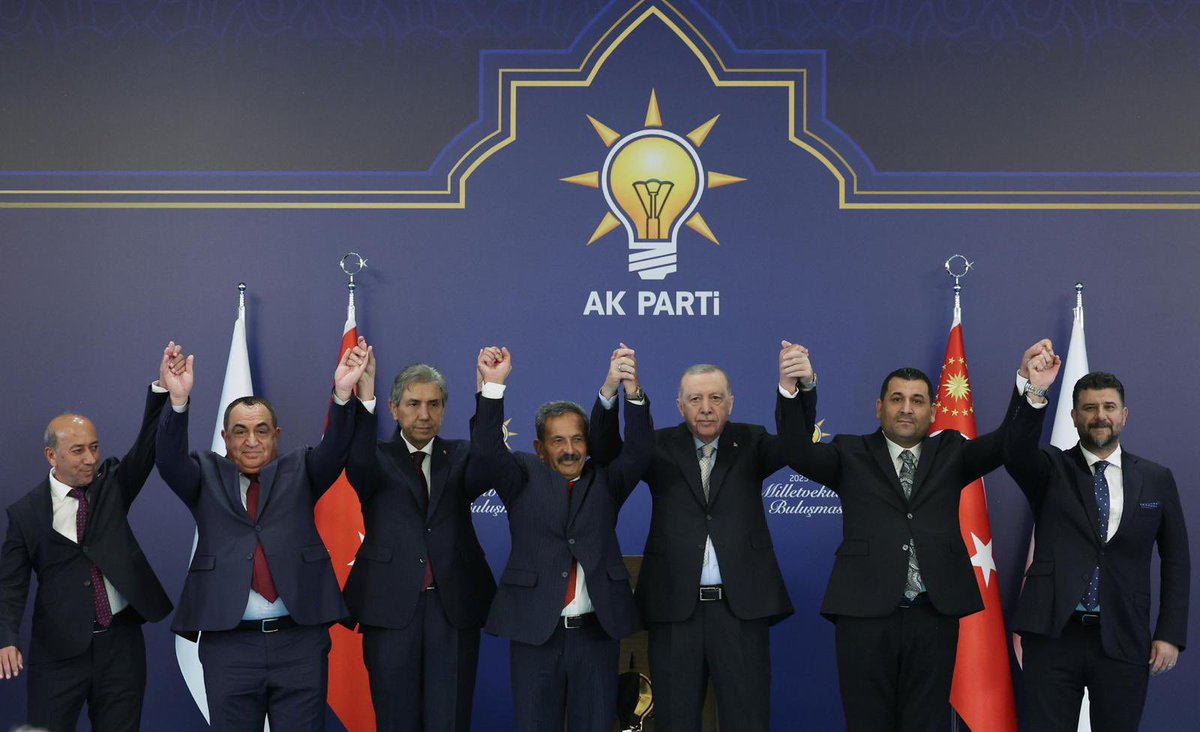 Mehmet Emin Şimşek (@eminsimsekmus) on Twitter photo Genel Başkanımız, Cumhurbaşkanımız Sn <a href="/RTErdogan/">Recep Tayyip Erdoğan</a> ‘ın katılımlarıyla gerçekleşen Milletvekilleri Buluşması Programında Partimiz saflarına katılan Bulanık İlçemiz Sarıpınar Belde Belediye Başkanı Sn Maşuk Ataş’a ve Rüstemgedik Belde Belediye Başkanı Sn Abit Özdemir’e hayırlı Genel Başkanımız, Cumhurbaşkanımız Sn <a href="/RTErdogan/">Recep Tayyip Erdoğan</a> ‘ın katılımlarıyla gerçekleşen Milletvekilleri Buluşması Programında Partimiz saflarına katılan Bulanık İlçemiz Sarıpınar Belde Belediye Başkanı Sn Maşuk Ataş’a ve Rüstemgedik Belde Belediye Başkanı Sn Abit Özdemir’e hayırlı