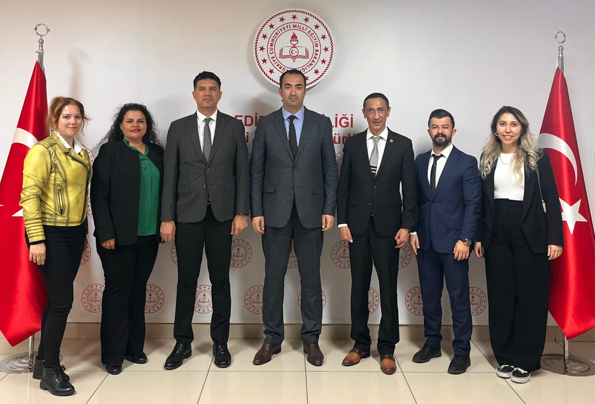 Edirne İl Milli Eğitim Müdürü Sayın Ferhat YILMAZ'ı makamında ziyaret ettik.

Nazik kabullerinden ötürü Edirne İl Milli Eğitim Müdürü Sn. Ferhat YILMAZ'a teşekkür ederim.

<a href="/Edirne_MEM/">Edirne İl Millî Eğitim Müdürlüğü</a> 
<a href="/ferhatyilmaz23/">🇹🇷Ferhat YILMAZ</a>