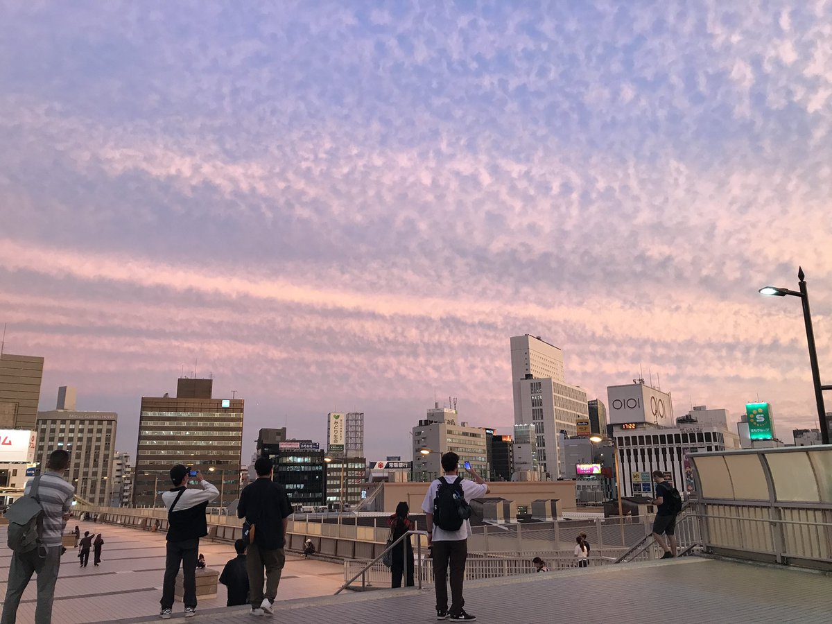 sitbics's tweet photo. 奇跡の夕暮れ 
一切加工なしで
この自然な色づかい🌇
ああ、10分後にはなくなってしまった
一瞬一瞬を味わおう、感じよう。
No processing whatsoever. This natural color is amazing. Oh, It was gone in 10 minutes. Taste and feel every moment.
#夕焼け
#twilight #シットビクス
#sitbics https://t.co/o8LthgjWXM
