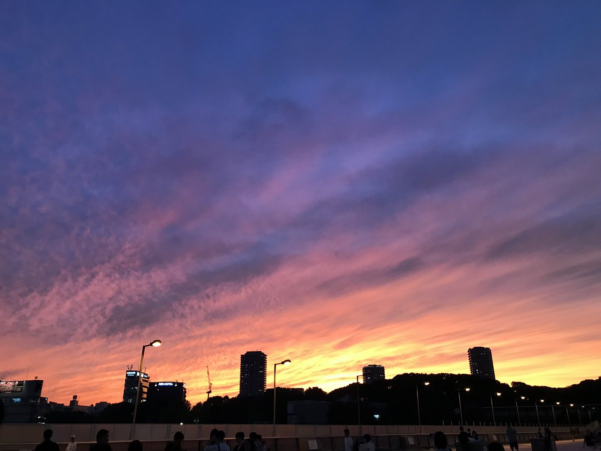 sitbics's tweet photo. 奇跡の夕暮れ 
一切加工なしで
この自然な色づかい🌇
ああ、10分後にはなくなってしまった
一瞬一瞬を味わおう、感じよう。
No processing whatsoever. This natural color is amazing. Oh, It was gone in 10 minutes. Taste and feel every moment.
#夕焼け
#twilight #シットビクス
#sitbics https://t.co/o8LthgjWXM