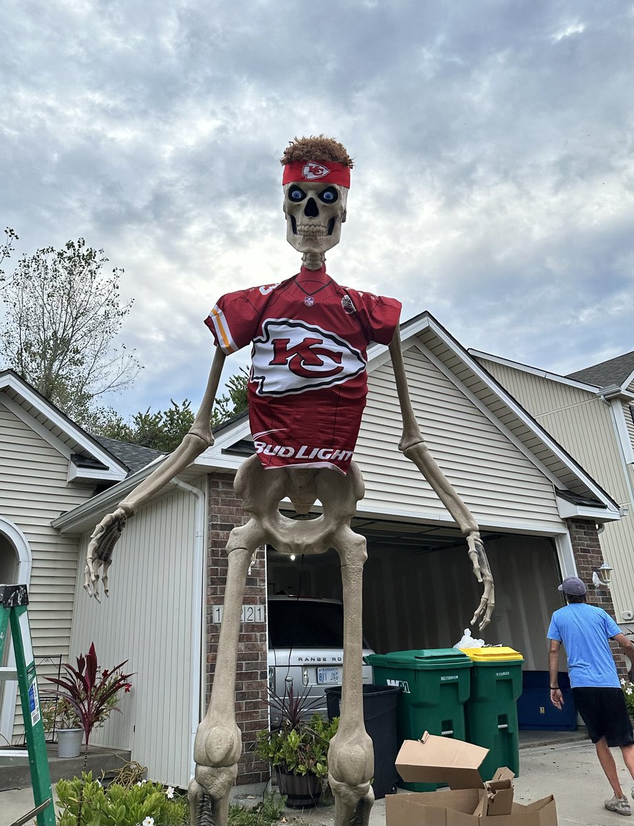 Patrick Mabones is up!
<a href="/PatrickMahomes/">Patrick Mahomes II</a> 
<a href="/Chiefs/">Kansas City Chiefs</a> 
#ChiefsKingdom