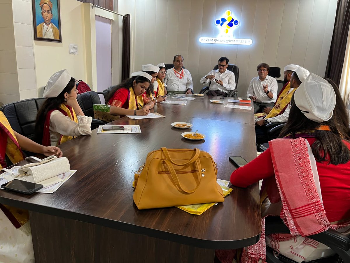 विभाग के परास्नातक (M.A.) के 9 विद्यार्थी Top Ten  में स्थान पाकर महात्मा गांधी काशी विद्यापीठ के 47 वें दीक्षांत समारोह में सम्मानित किए गए।  प्रशंसा राय (स्वर्ण पदक),  सुहानी, आसमा, अरिहंत, श्वेता, स्मृति, राजनंदिनी, प्रमोदिता  एवं सचिन को बहुत बहुत बधाई एवं  शुभकामनाएं💐💐💐