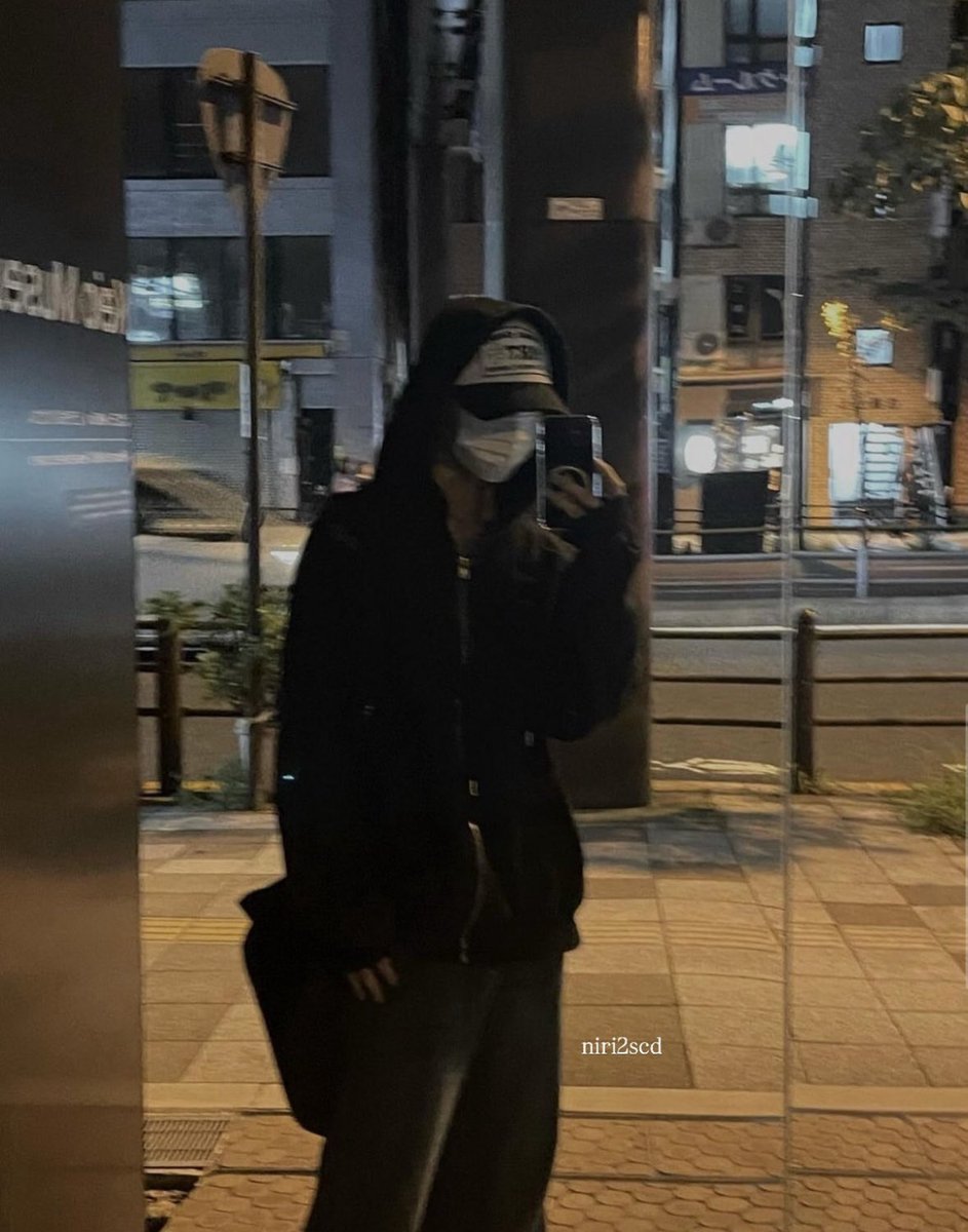 아 진짜 센이랑 사귀면 뭐하고 있냐고 물어볼 때마다 이런 남친st 사진 보내줄 것 같음..ㅈㄴ사귐통 온다