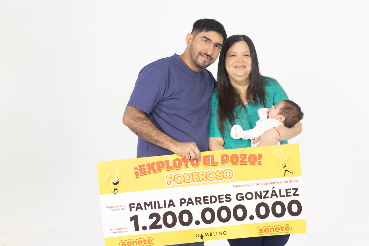 Senetepy's tweet photo. 🎉 ¡Te presentamos a los nuevos Poderosos Ganadores! 💥

La familia Paredes González, de la ciudad de Lambaré, hizo historia al acertar los 12 números del Pozo Poderoso y llevarse nada menos que Gs. 1.200 millones. 💰🍀 https://t.co/WsA77Wlpii