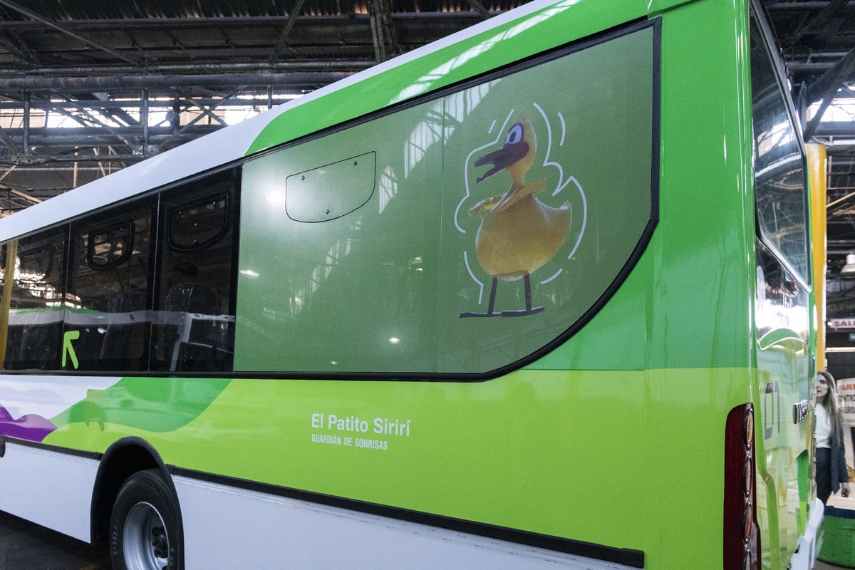 MuniParana's tweet photo. Avanza la renovación del transporte urbano 🚍

La Presidenta Municipal @rosarioromeroOK visitó la planta, donde se estan fabricando las 77 nuevas unidades que comenzarán a prestar el servicio de transporte urbano de pasajeros a partir de diciembre

ℹ️ https://t.co/mIlo2mhGc8 https://t.co/YYfESYKppO