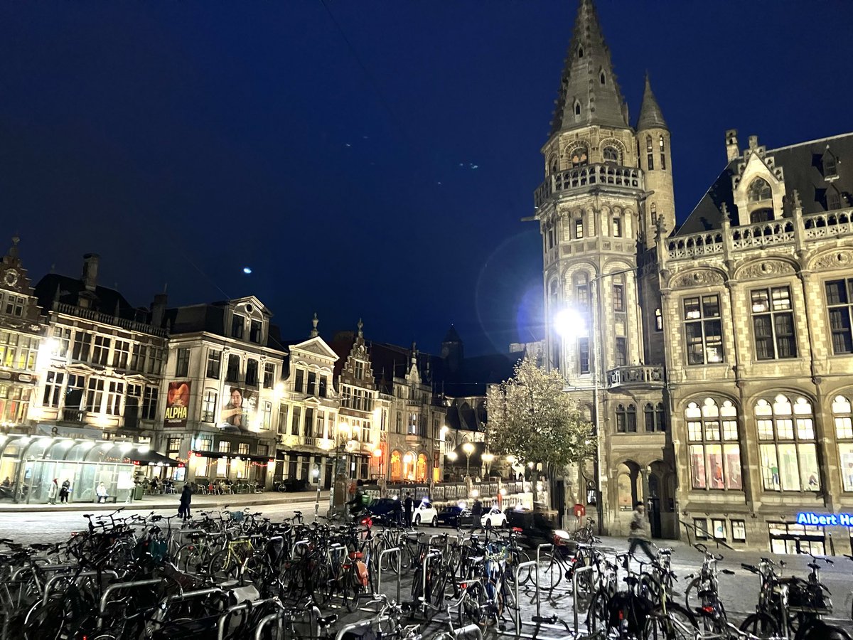 I was in Ghent, Belgium a few days ago.

Stunning architecture and lights, making me feel as if I were in a Harry Potter movie.

People there mostly use bikes to move.

This city brought to me lots of energy and new ideas.

Inspiring.