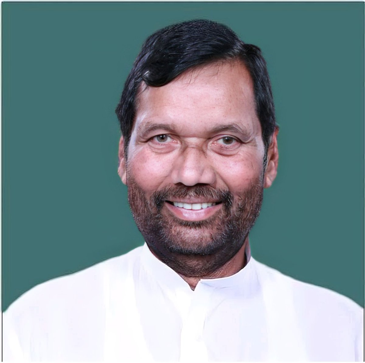 वंचितों के अधिकारों के लिए आजीवन संघर्ष करने वाले श्रद्धेय रामविलास पासवान जी को उनकी पुण्यतिथि पर भावपूर्ण श्रद्धांजलि अर्पित करता हूँ।
#RamVilasPaswan