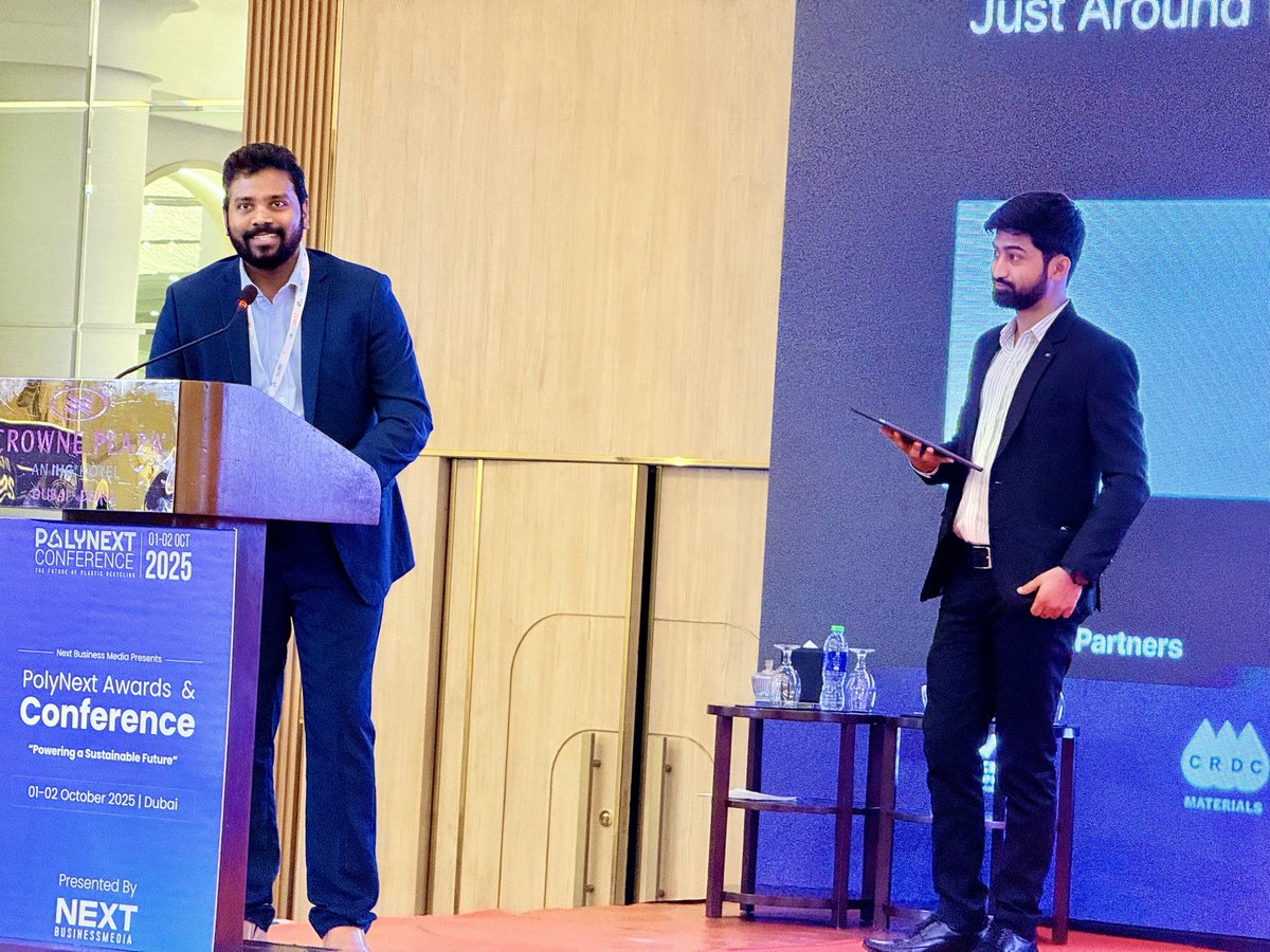 VistarLeaf's tweet photo. ✨🏆 Honoured to receive the “Leader of Excellence in Plastic Industry and Innovation in Alternative Materials” award at the #PolyNext 2025 - Dubai 🇦🇪 

#SreeTejaDeeti #entrepreneur #engineer #sustainable  #plates #bowls #leaf #environment #khammam #telangana #India https://t.co/yRCnO5hLE0