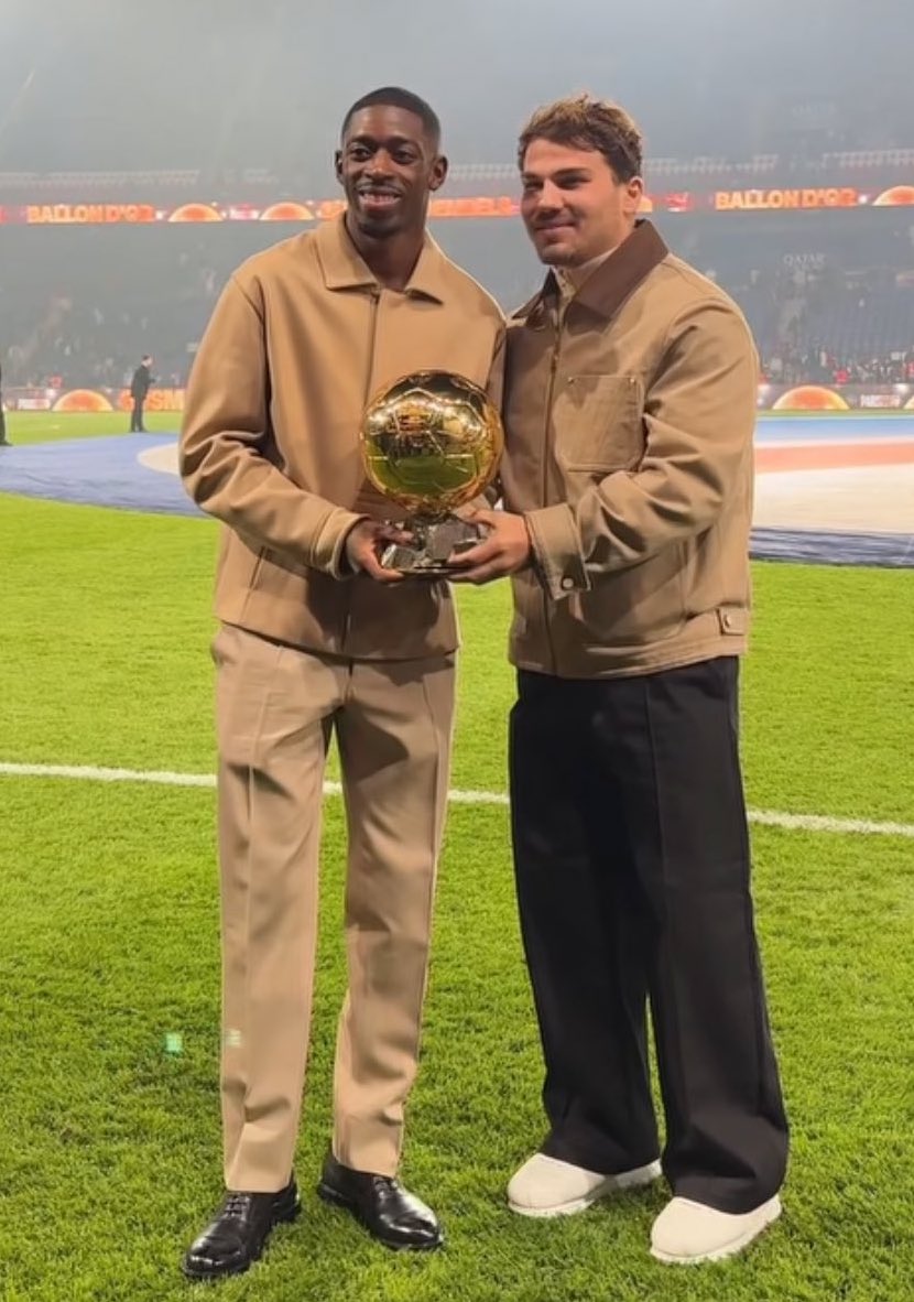 SPORTRICOLORE on X: "🇫🇷 Photo de légende 📸 Ousmane Dembélé x Antoine  Dupont 🤩 https://t.co/OWEZVraT5n" / X