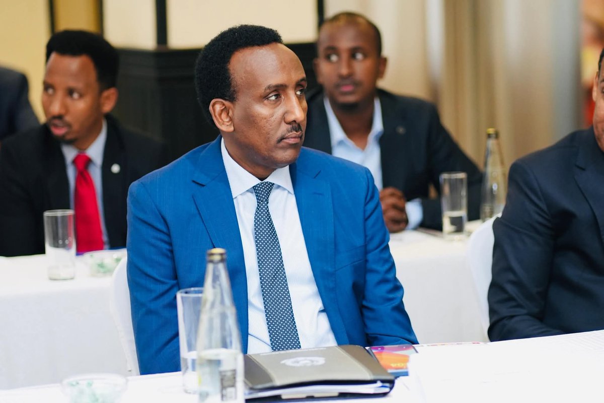 Mohamed_hayow's tweet photo. 🇸🇴🤝🇺🇬 Somalia and Uganda have signed a landmark agreement between their immigration &amp; citizenship agencies to boost cooperation on travel facilitation and border security. A step forward in regional integration and safety. #Somalia #Uganda #Diplomacy #BorderSecurity https://t.co/JVMplcndIi