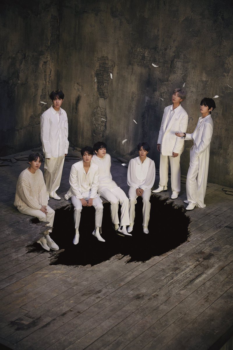 Stream_Bangtan7's tweet image. با بازگشت آلبوم «MOTS: 7» به چارت آلبوم های جهانی @BTS_twt تبدیل به اولین گروه شد که در تاریخ چارت آلبوم‌های جهانی، 6 آلبوم با بیش از 150 هفته حضور داشته است. 

CONGRATULATIONS BTS
BTS PAVED THE WAY
#MAPOFTHESOUL7