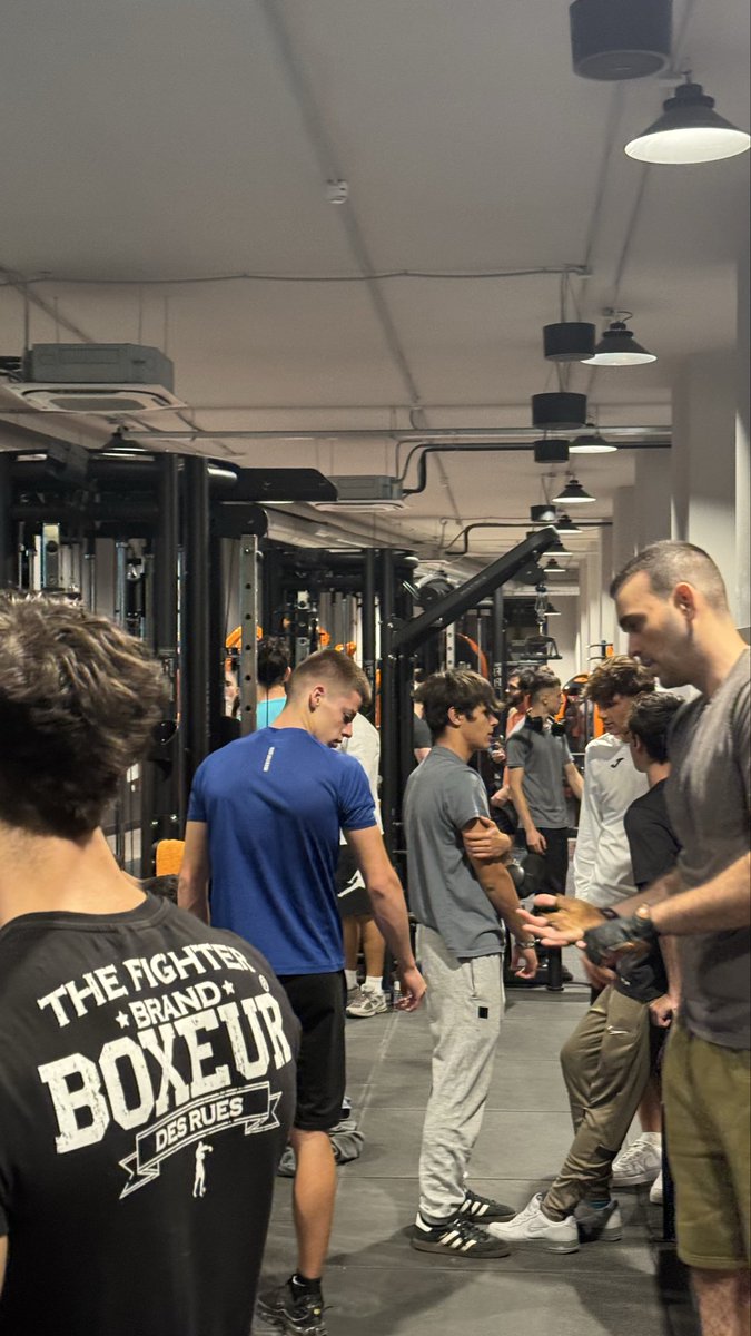 dani_berbel's tweet image. literalmente ayer… me fui después de que mi barra chocara literalmente con el de al lado