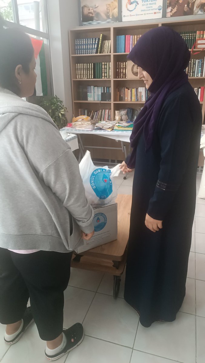 Gönül Damlası Derneği olarak, kıymetli hayırseverlerimizin bağışladığı gıda kolilerini bölgemizde ikamet eden ihtiyaç sahibi ailelerimize dağıttık. Cenab-ı Allah yapılan hayır ve hasenatları dergahı izzetinde kabul etsin.