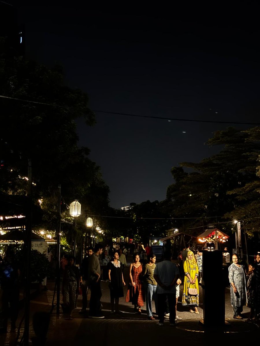 rachitxdesign's tweet image. always a great feeling to see people line up for something you built.
designed this photo moments kiosk end to end. building for the physical world hits different, no figma frame can prepare you for it.
every detail matters: click count, cta height, camera angle, lighting, copy…