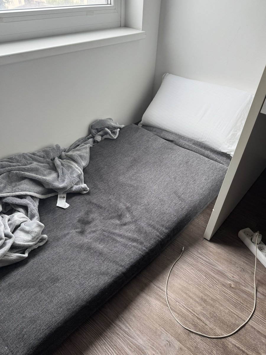 this is how you design your room to actually lock in