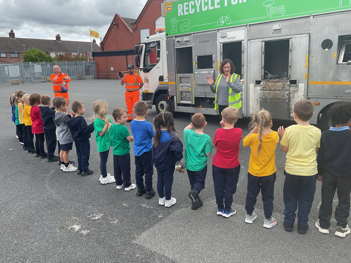 We enjoyed learning about recycling today in 1RJ ♻️