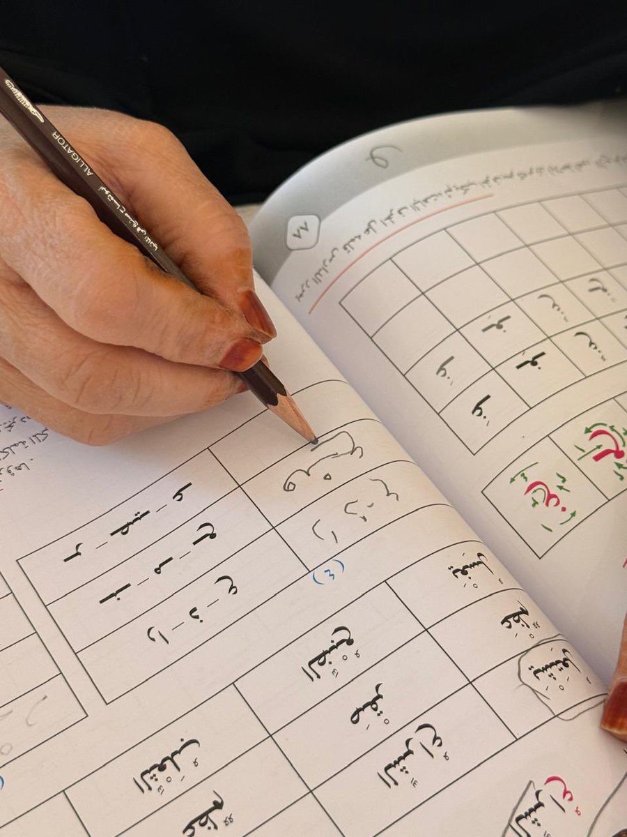 نفذت #جمعية_رعاية_الأيتام_بتربة البرنامج التعليمي (١٤) الموجه للأمهات بهدف تمكينهن معرفياً ودعم دورهن التربوي 
يومي الأحد والإثنين

 بدعم من مؤسسة عبداللطيف العيسى الخيرية 
<a href="/aicorgsa/">مؤسسة العيسى الخيرية</a>
 وإشراف المجلس الفرعي التخصصي لجمعيات الأيتام بالمملكة
<a href="/scfoa_sa/">المجلس التخصصي لجمعيات الأيتام</a>
 وبالشراكة مع جمعية دراية