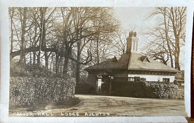 Kathryn11Baird's tweet photo. My postcards of Lancashire (without messages in Pitman Shorthand) No 12: Moor Hall Lodge, Aughton, near Ormskirk. Now famous @restmoorhall https://t.co/s5iRZ3CrpI