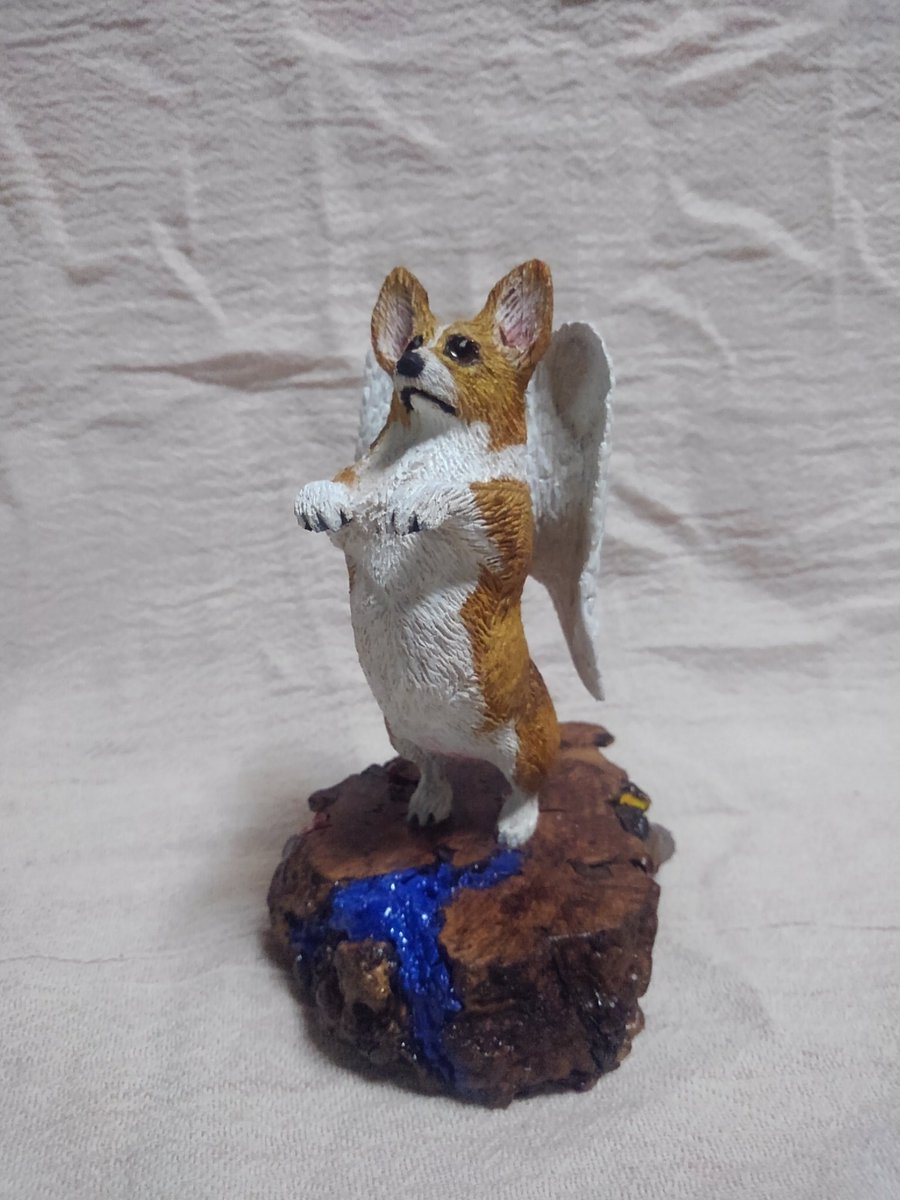 木彫りのコーギー