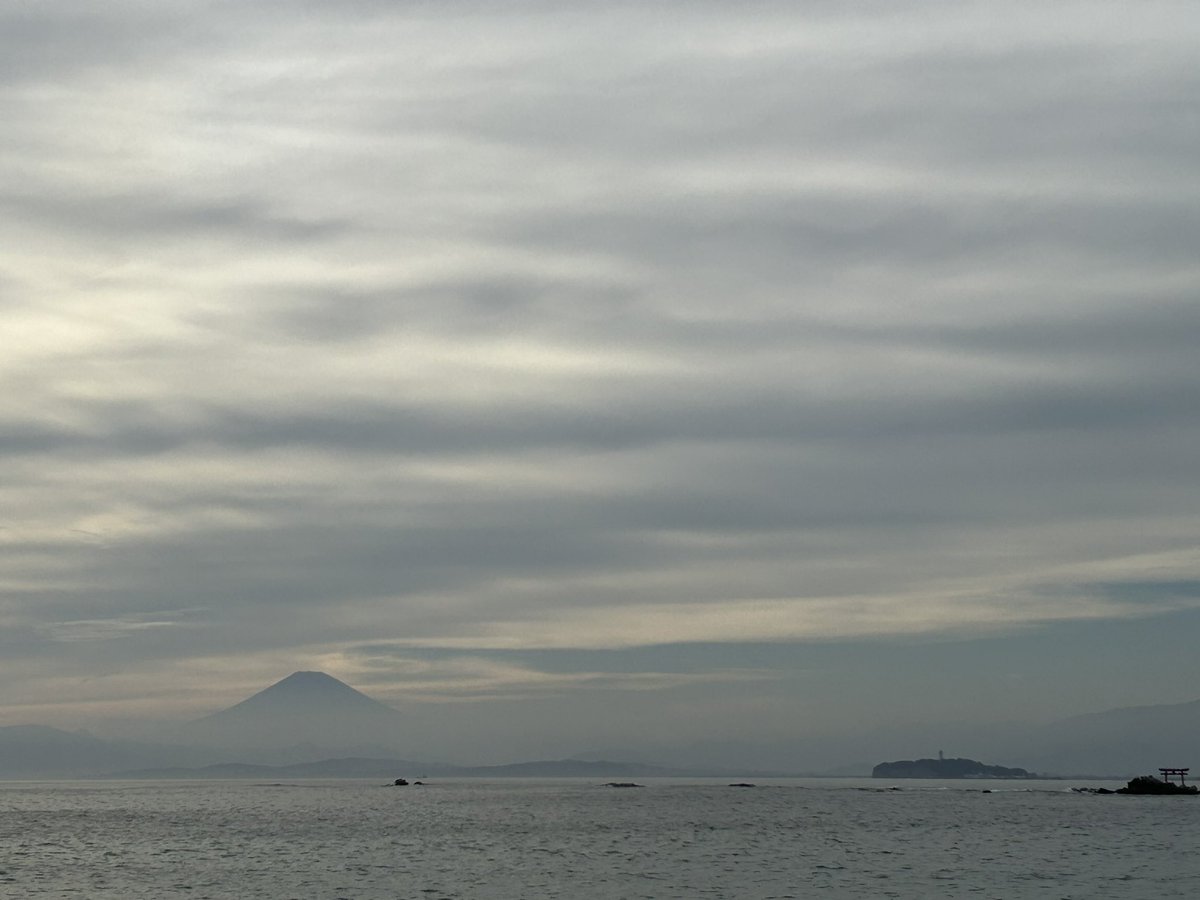 なんか、結婚31年に突入したみたい😙
記念に二人で富士山をパシャリ🗻