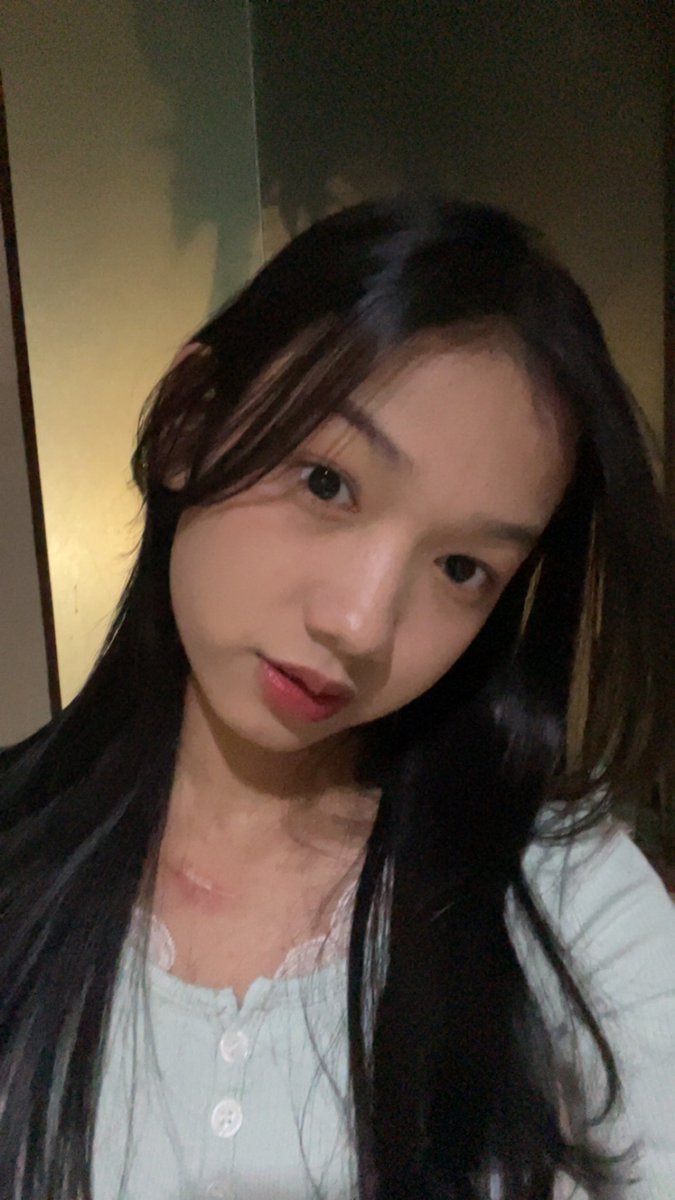Ekin_JKT48's tweet photo. Tysmm VC hari inii!!! 🤍🤍 sangat menyenangkannn 🫶🏻🙇🏻‍♀️ See u tanggal 14 🤍 https://t.co/0lxkBII7Kp