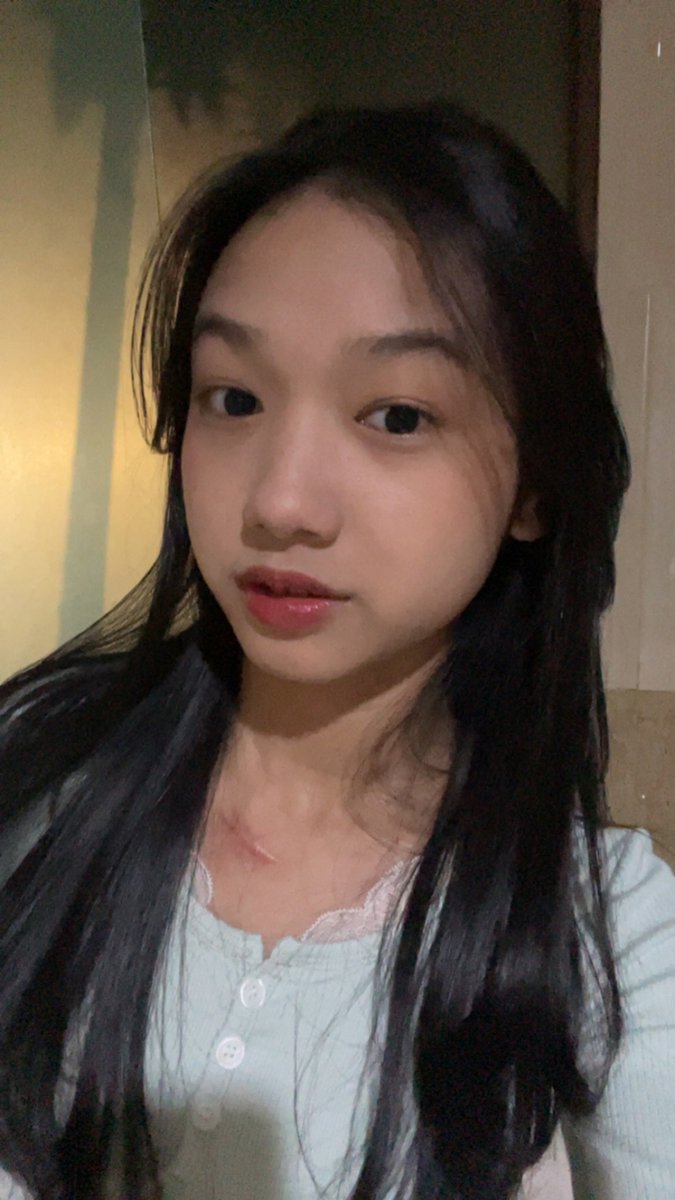 Ekin_JKT48's tweet photo. Tysmm VC hari inii!!! 🤍🤍 sangat menyenangkannn 🫶🏻🙇🏻‍♀️ See u tanggal 14 🤍 https://t.co/0lxkBII7Kp