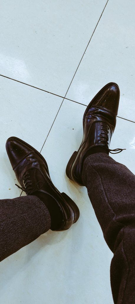 下雨天穿皮鞋出行