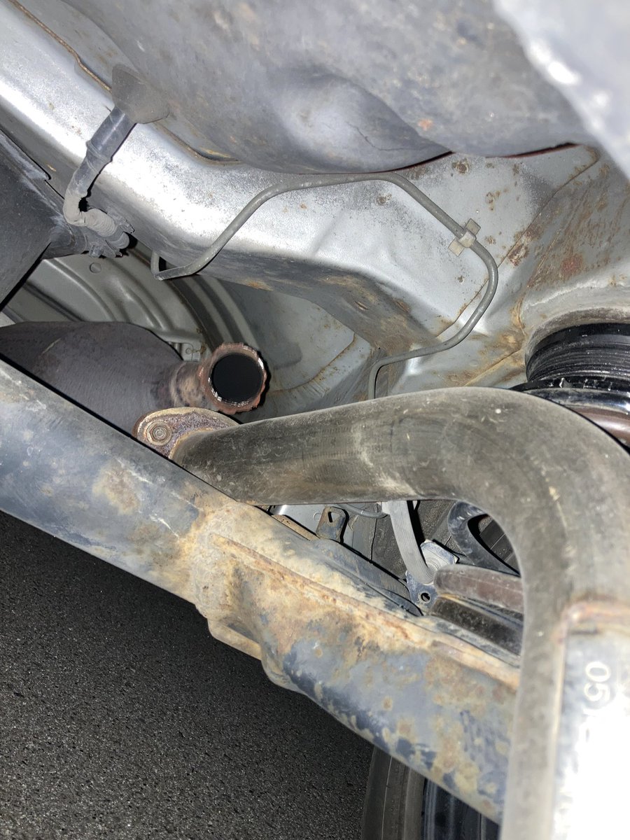 180sx_ss's tweet photo. マフラーへし折れ事件 https://t.co/IpZTOFHMPq