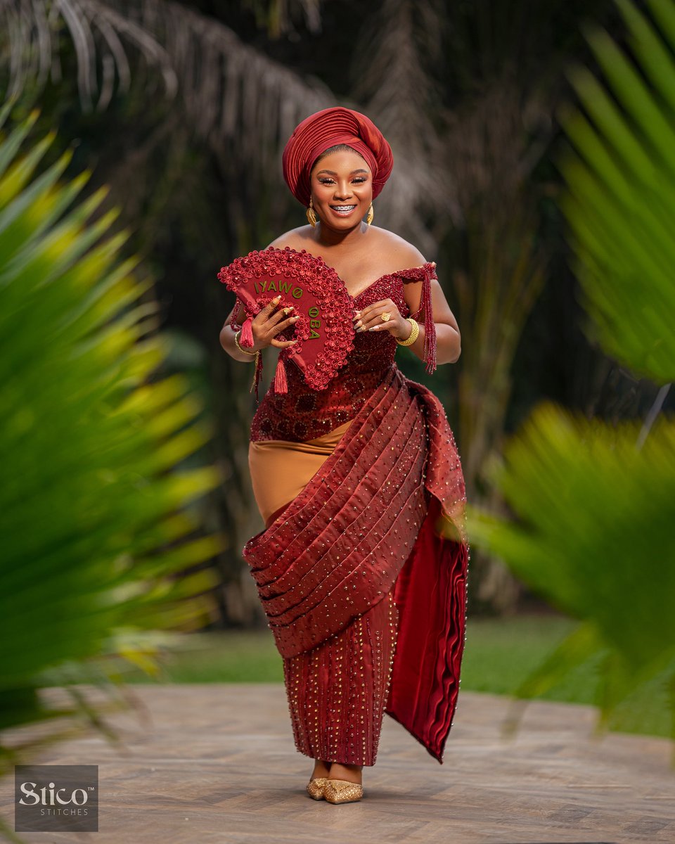 modola_'s tweet photo. I can’t get over this traditional look! 🥰 https://t.co/LCkrFLjDFu