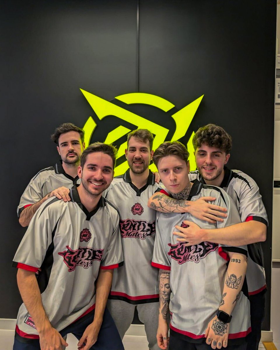 D’ailleurs merci à <a href="/NIP/">Ninjas In Pyjamas</a> de nous avoir mis à disposition une room pour jouer aujourd’hui 🩷