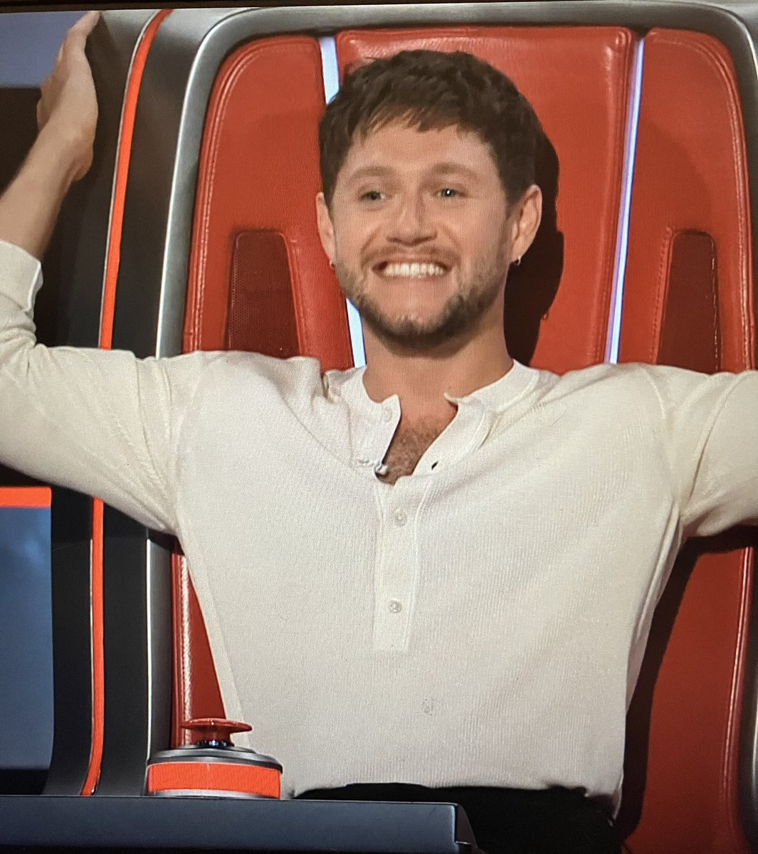 soap_114's tweet image. 🧵| A thread on almost all the pictures I’ve taken of Niall during the blind auditions for season 28 of #TheVoice
