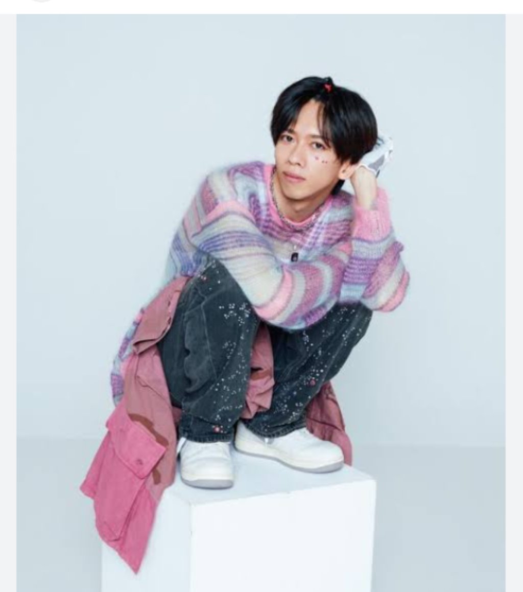hono_mama_'s tweet photo. 超特急の、Awa Awaって曲のMVのリョーガ君の衣装に似てるって言われて、着せてみたwww
おじょーは、タクヤ君とマサヒロ君推し。
母はハル推し。
似てるかしら?www
#超特急 #リョーガ #8号車 #AwaAwa https://t.co/jvvg5oPEVI