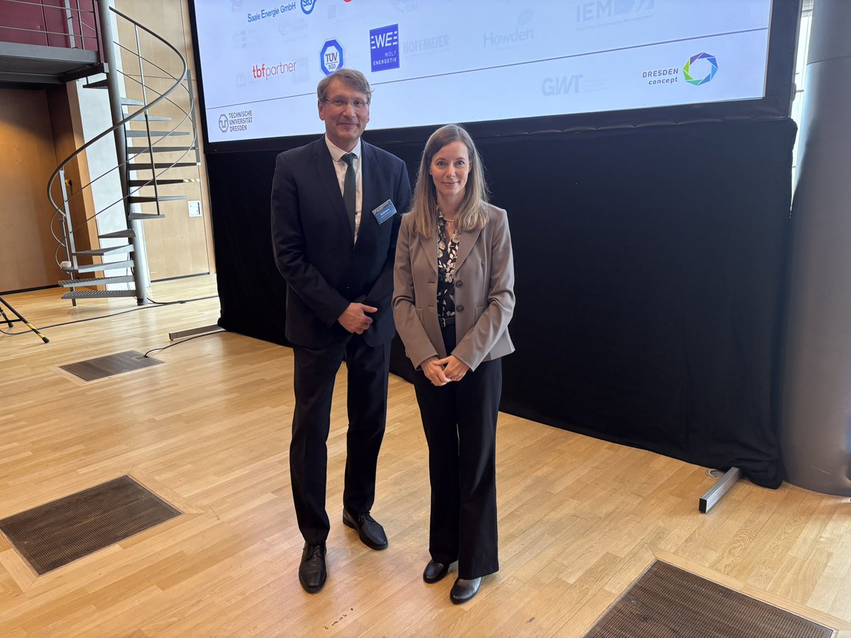 CZCGDresden's tweet photo. Das Kraftwerkstechnische Kolloquium unter der Leitung von Prof. Beckmann von der @tudresden_de ist ein wichtiges Forum für den Dialog zwischen Ingenieure, Energiewissenschaftlern und Politik. Heute präsentierte dort auch die 🇨🇿 Universität #UJEP ihre Pläne im Bereich Wasserstoff. https://t.co/SKPFKGWWEn