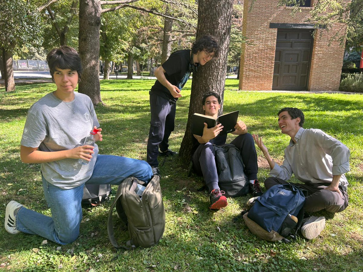 Student's book, listening, part 2: David and his friends are hanging out in the park. ¿Why is Alejandro laughing?