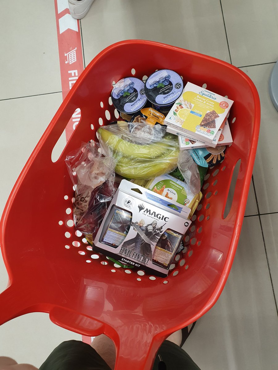 TheRemedyBlog's tweet image. Vim ao Continente fazer as compras básicas da semana. Uma pessoa tem que se alimentar, eheh.