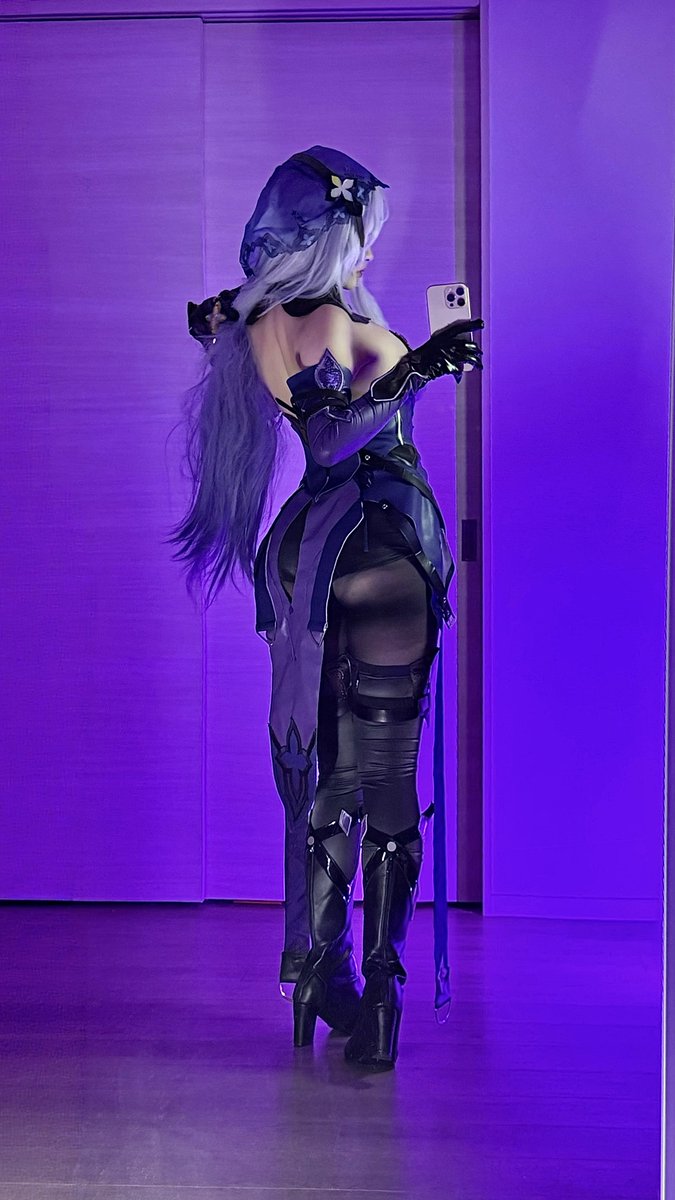 ブラックスワンの後ろ姿🖤🦢
#cos #HonkaiStarRail #Blackswan #スターレイル