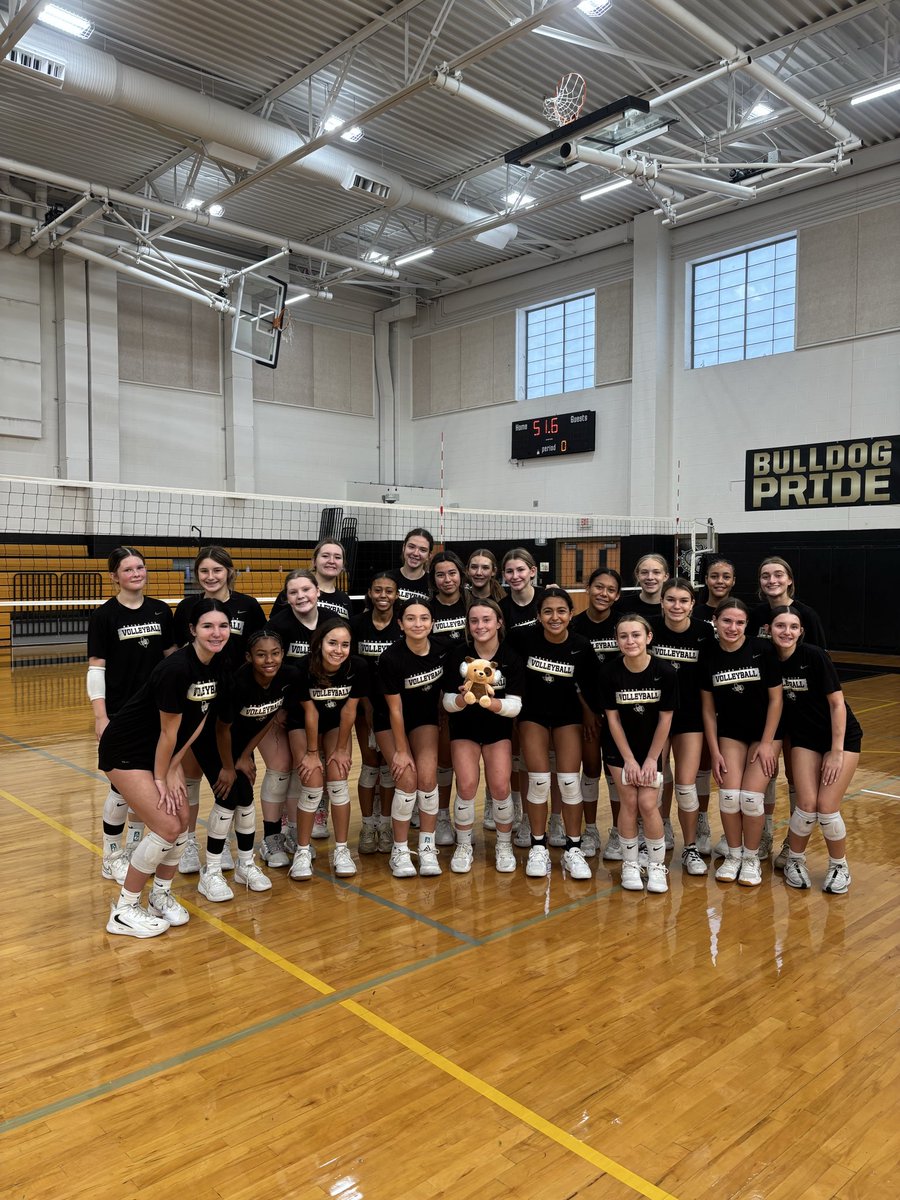 RCVB_bulldogs's tweet image. On Wednesdays we have our weekly short court tournament among all of our sub-varsity teams, and we have a new winner for the week!!! Congrats to Daley, Natalie, and Kamilah for getting the win! #Culture #RCVB