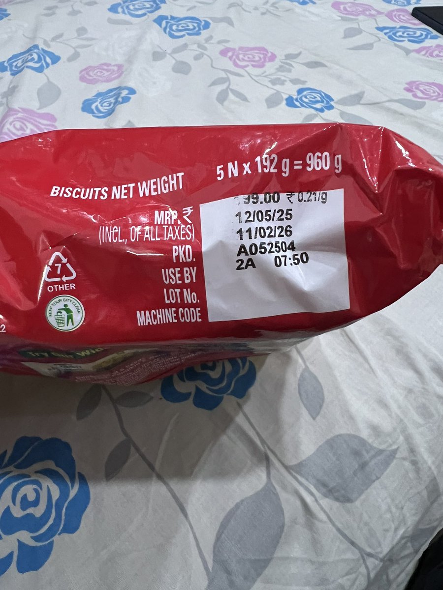 chetansahni's tweet photo. @BritanniaIndLtd have opened the super saver pack of Nutri Choice and found it to be having bad smell and taste as if not fresh. Can somebody check the quality how such kind of packets are going unnoticed.PFA the photographs of the Batch and make. @fssaiindia pls take note. https://t.co/3ZWo4itPZE