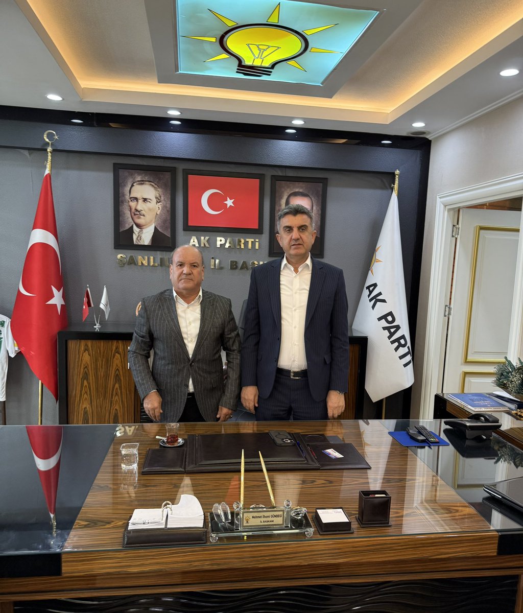 Şanlıurfa Ak Parti İl Başkanımıza nezaket ziyaretinde bulunduk. Bu kadim Şehrimize yakışır manada, gerek İl Başkanlığında ve gerekse, sahada hiç bir ayrım gözetmeksizin, vatandaşlarla, bir araya gele bilmeyi şiar edinmiştir. Gönüllere dokunan, gönül adamı, vatandaşların