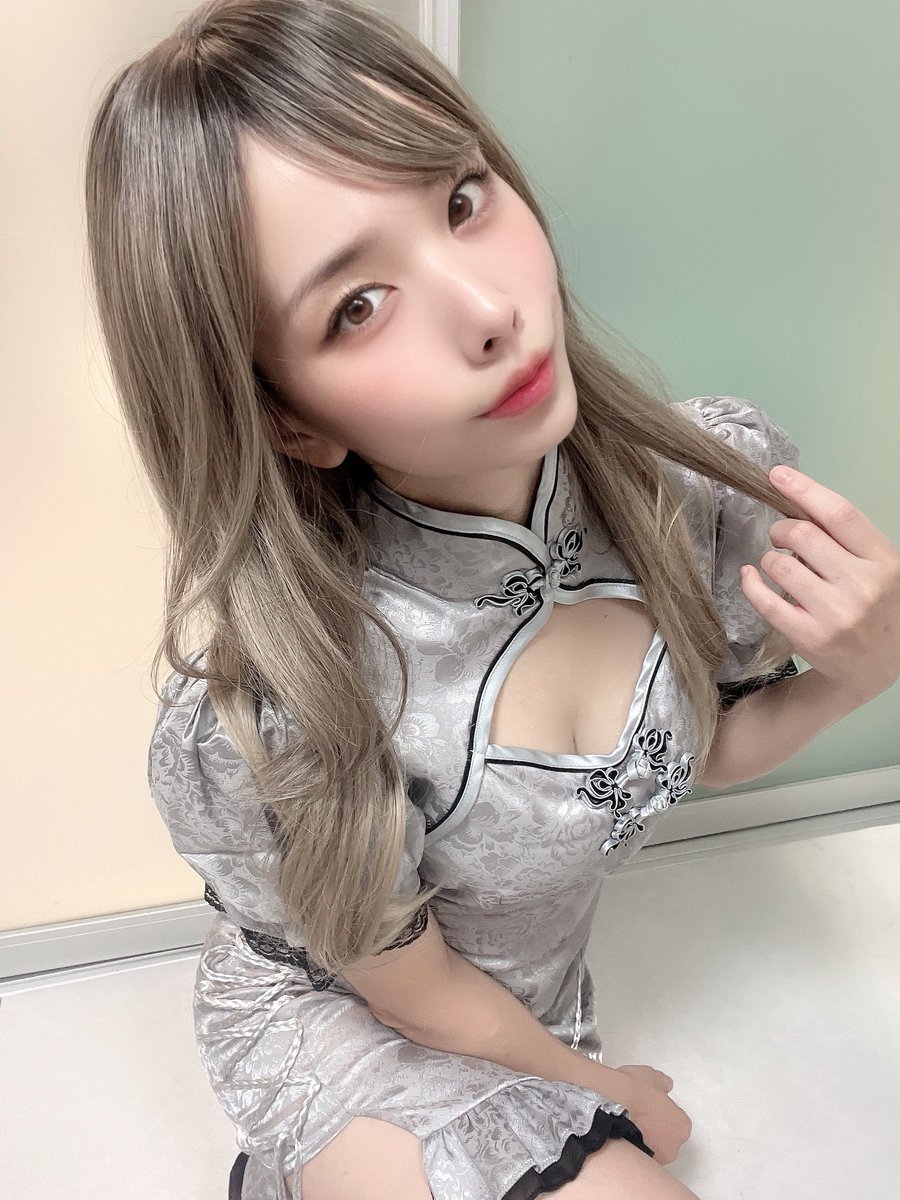 ブライトララさん( <a href="/brightlele/">ウィッグ・コスチュームのブライトララ【公式】</a> )の素敵なハロウィンコスチュームを今年も着用させていただきました💖
モノクロームチャイナ【グレー】
チャイナドレス系の中でもとってもセクシーで可愛いシルエット♡
他にも素敵なコスチュームが沢山あるので要チェック🫶
#PR #ブライトララ