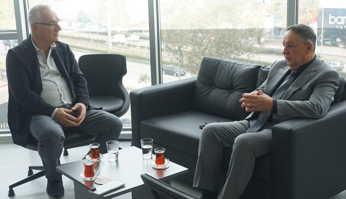 Nöbetçi Gazete Yayın Kurulu Başkanı ve Genel Müdürü, Bursa’mızın saygın ve tecrübeli gazetecilerinden Sayın Enver Akasoy ile kıymetli eşi, köşe yazarı Sayın Lale Akasoy, değerli köşe yazarları ve güçlü çalışma ekibini ziyaret ettik.
Nazik misafirperverlikleri ve samimi sohbetleri