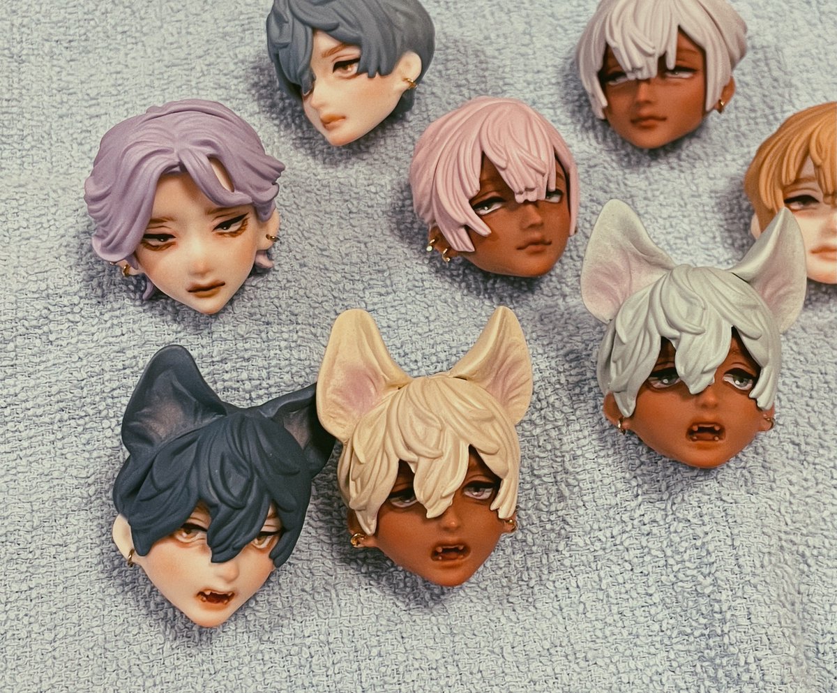 もうなんか楽しくなっちゃってほとんど全員にピアスじゃらじゃらつけちゃった。